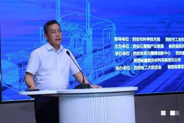 董事长李国栋发言表示,第一次与石墨烯创新中心主任李义春老师结识,是